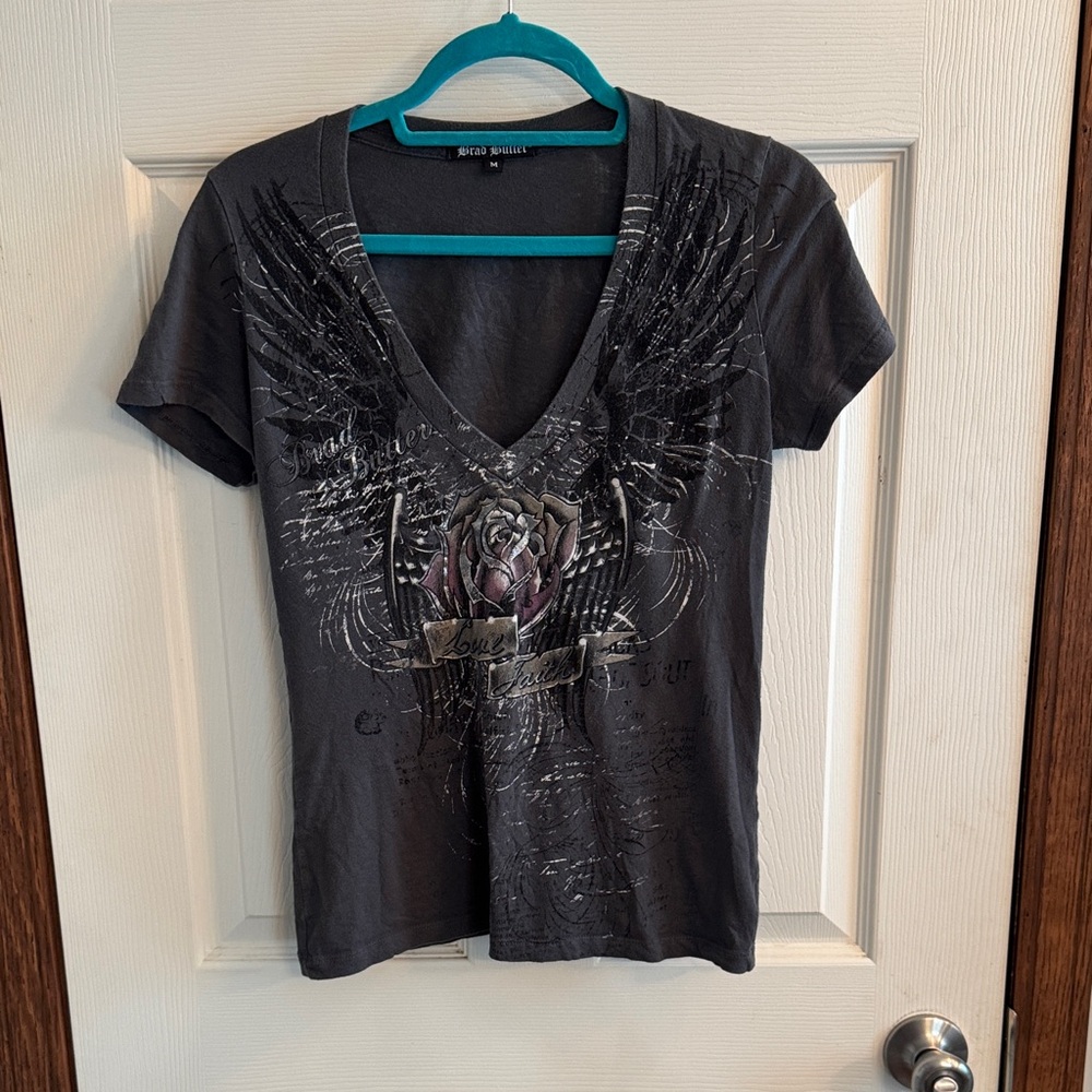 Y2K Brad Butter Dark Gray Winged Rose‎ Tee size Medium